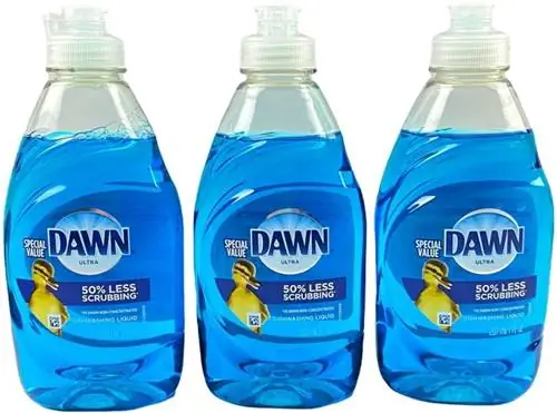Le savon à vaisselle Dawn tue-t-il les puces sur les chiens ? Faits examinés par le vétérinaire & FAQ